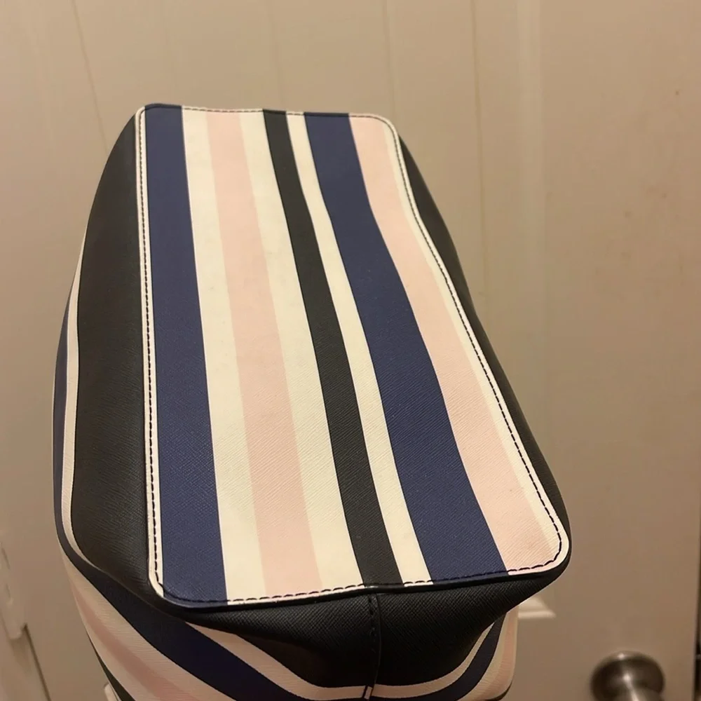 Kate Spade please check all picture of condition - Picture 7 of 17